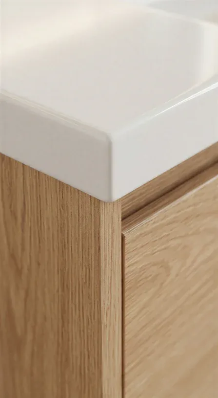 Vasque blanche et meuble en chêne de la salle de bain La Placette